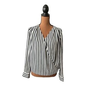 Preloved H & M Black & White Striped Blpuse Size Small  #B151
